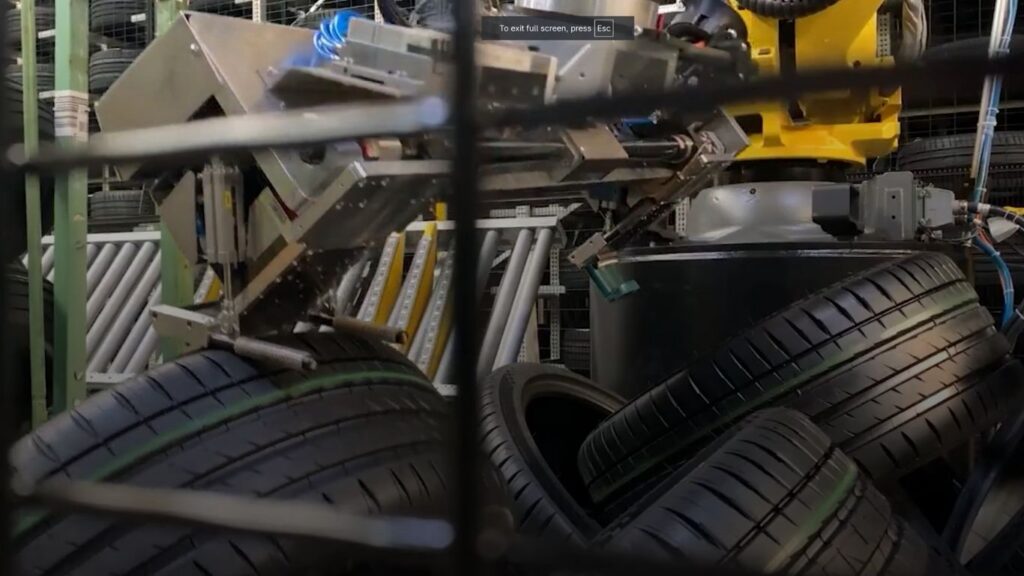 Close up on picked tires by double grip solution navigated by 3D vision 